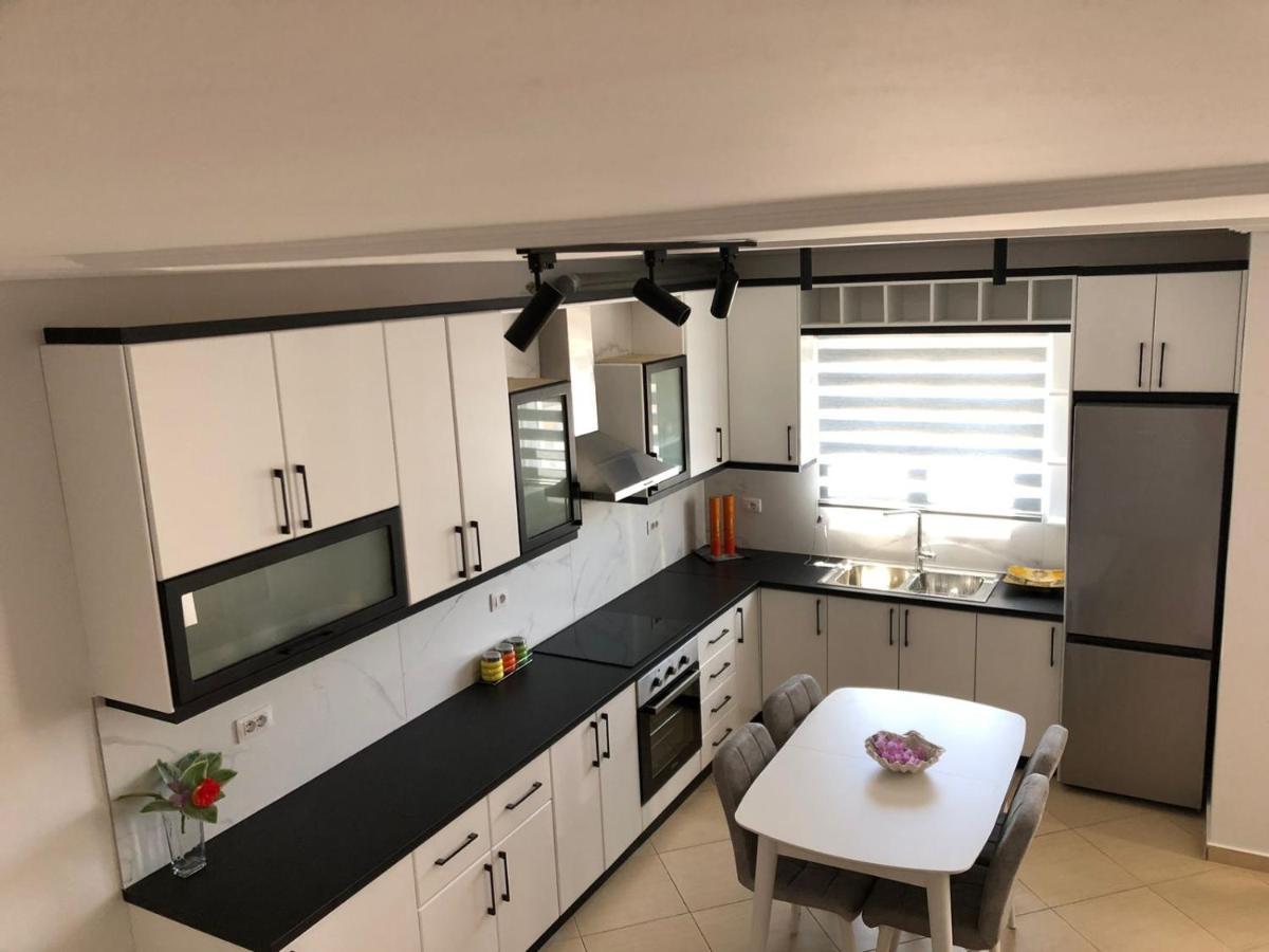 Sea La Vie- Apartment Sarandë Exteriör bild